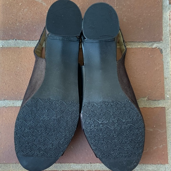 Soft Styles by Hush Puppies Black Slingback Shoes - Picture 5 of 9